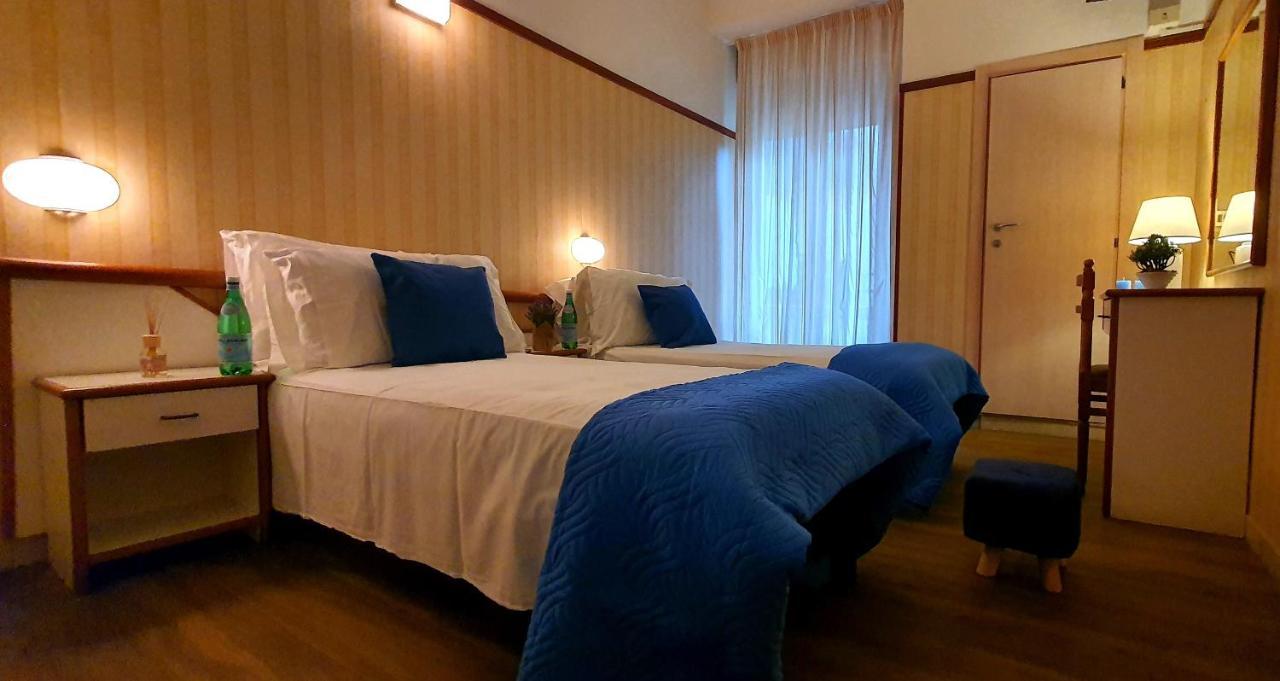 Club Hotel Residence Cesenatico Exteriör bild