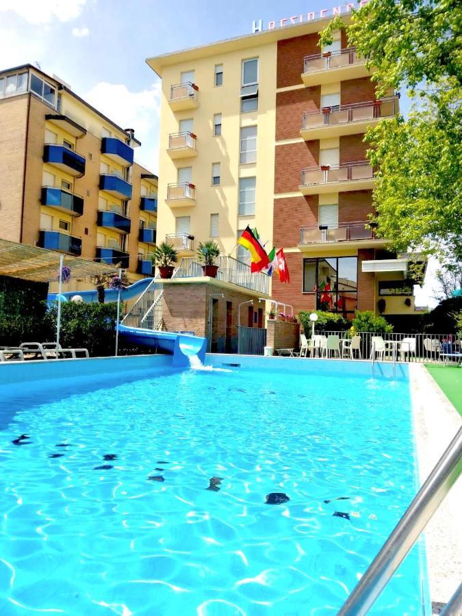 Club Hotel Residence Cesenatico Exteriör bild