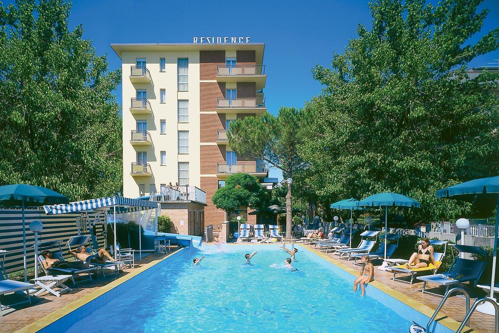 Club Hotel Residence Cesenatico Exteriör bild